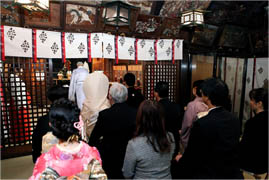 写真: 戸越八幡神社での結婚式